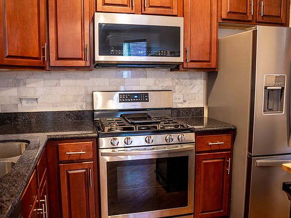 4th image of 1419 E 62nd St APT 2W