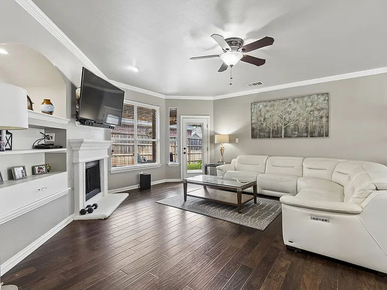 4227 Republic Dr — Photo 4
