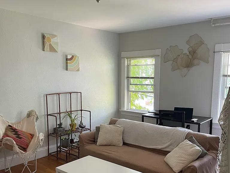 76 Linden St #2 — Photo 4