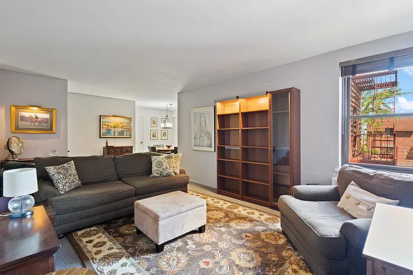 Sold by RE MAX Team | media 4