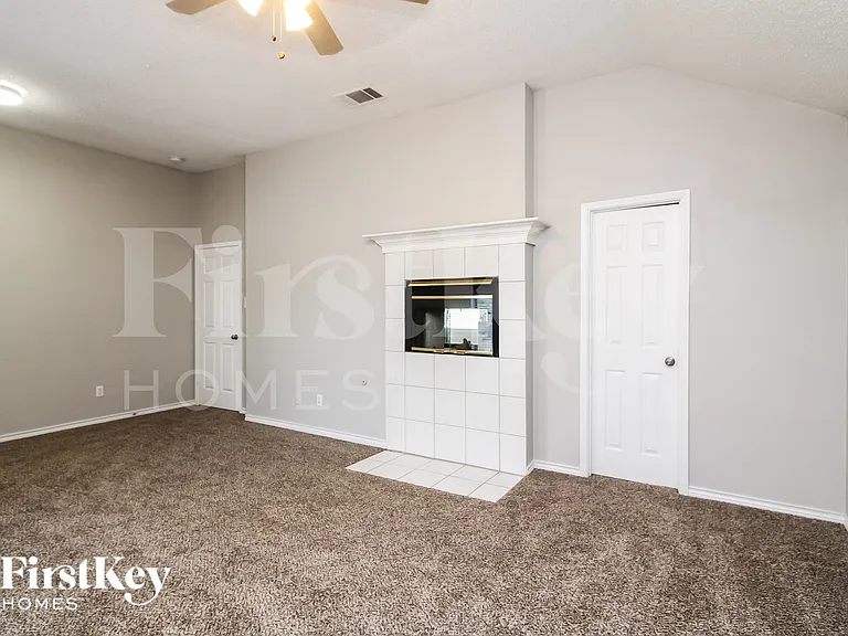 5611 Chimney Rock Dr — Photo 8