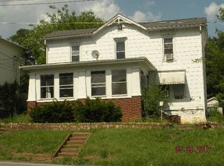 318 4th St, Shenandoah, VA 22849
