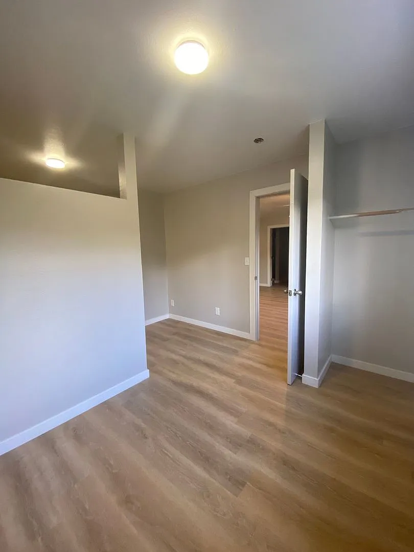 Chandler Complex — Photo 4