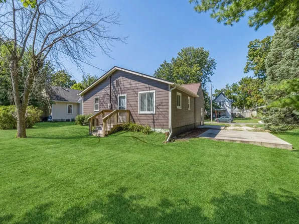 440 NE Maple Ave, Earlham, IA 50072