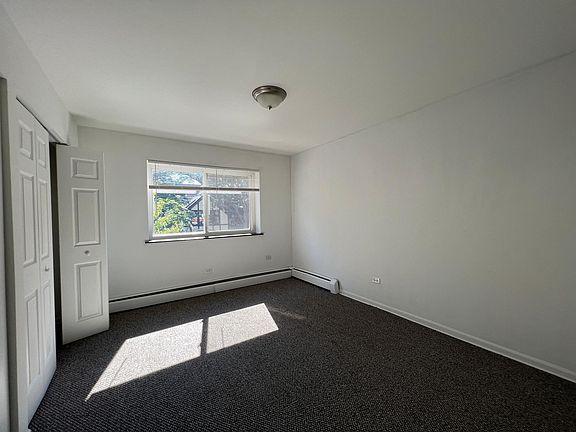 5th image of 736 W Buena Ave #204