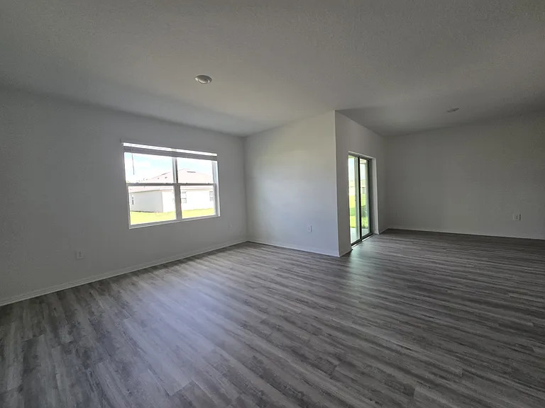 231 Taylor Groves St — Photo 9