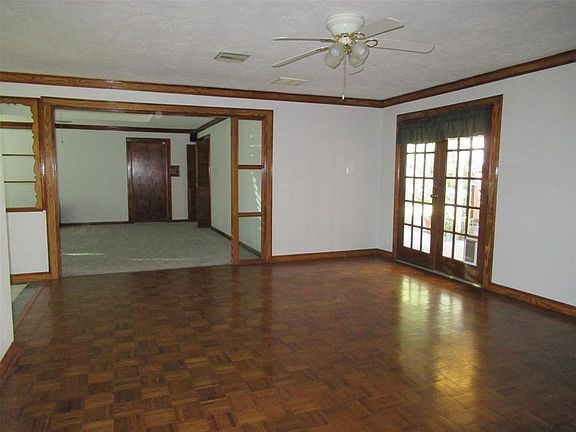 Spacious Open Floor Plan! Formal Dining Room, Bonus or Game Room.
