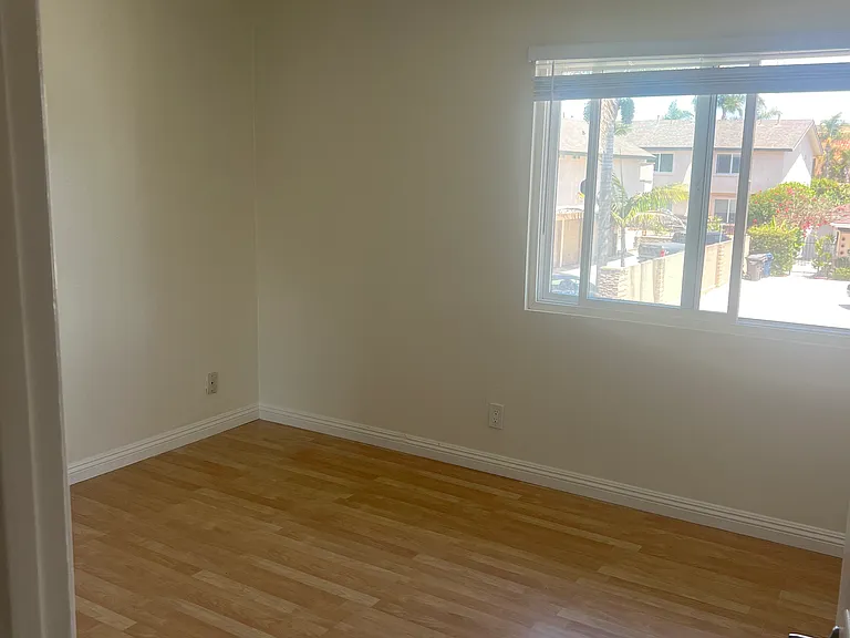 352 Portland Cir — Photo 9