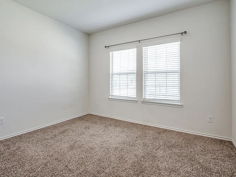 728 Glover Dr — Photo 14