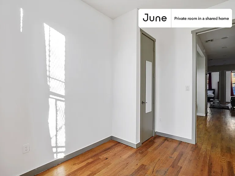 310 Tompkins Ave #D — Photo 3