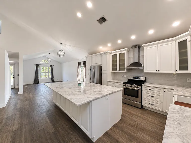 2393 Crawford Ct — Photo 8