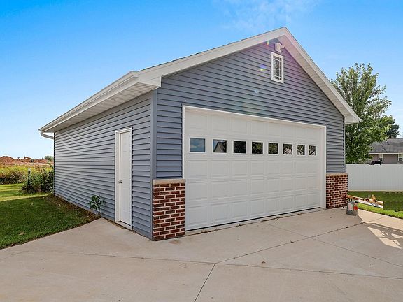 5th image of 1028 Maple Vista Ct