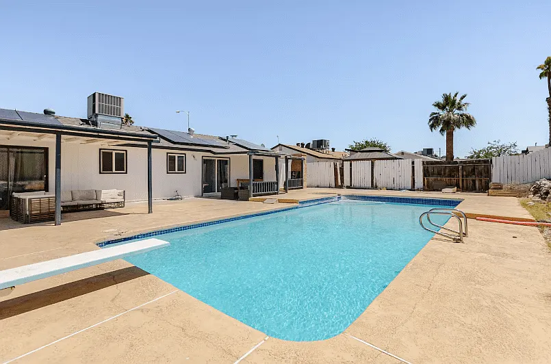 N Torrey Pines Dr