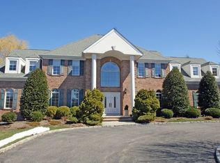 13 Hadrian Dr, Livingston, NJ 07039