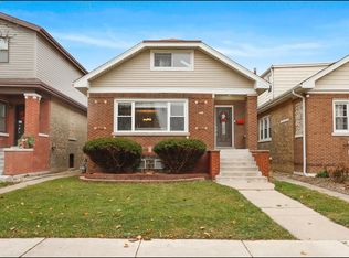 4904 W Roscoe St, Chicago, IL 60641