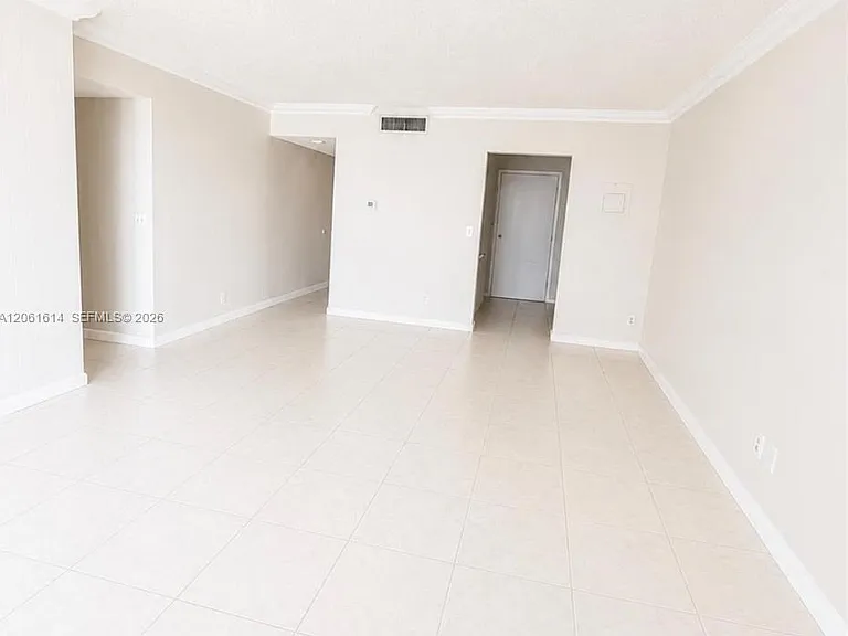 2020 NE 135th St #710 — Photo 7