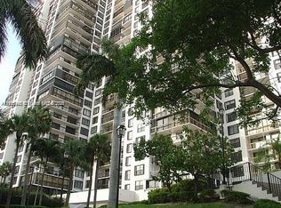 2333 Brickell Ave APT 2215, Miami, FL 33129