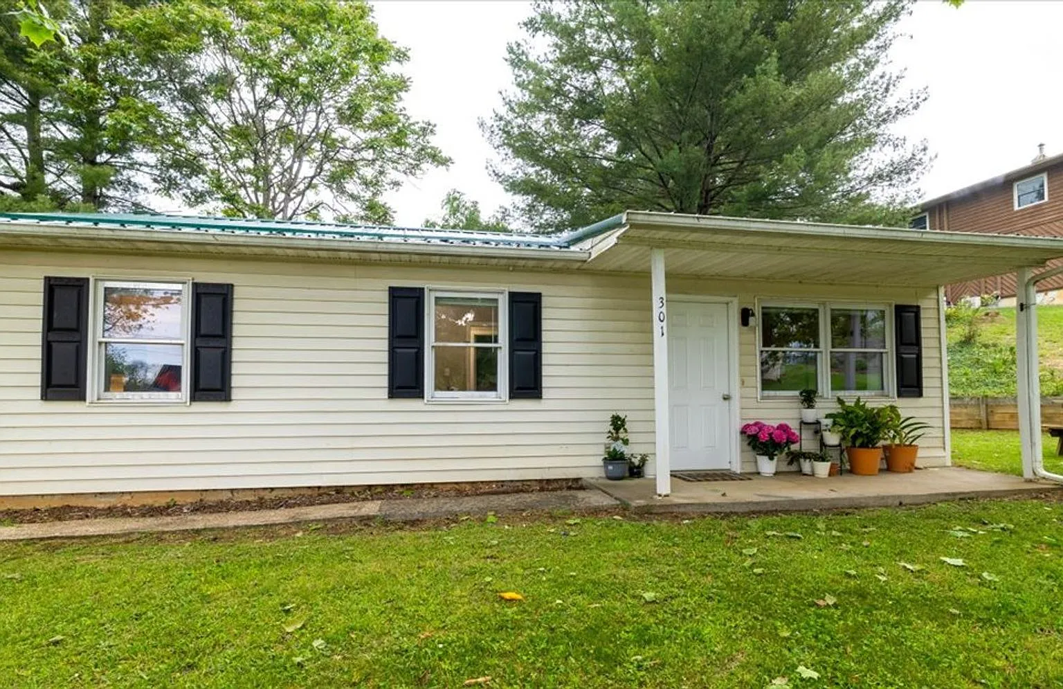 Cozy Radford Home on Forest Ave, Radford — Photo 1