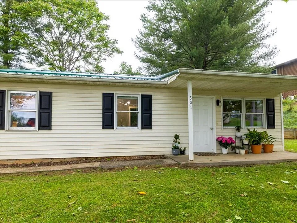 301 Forest Ave