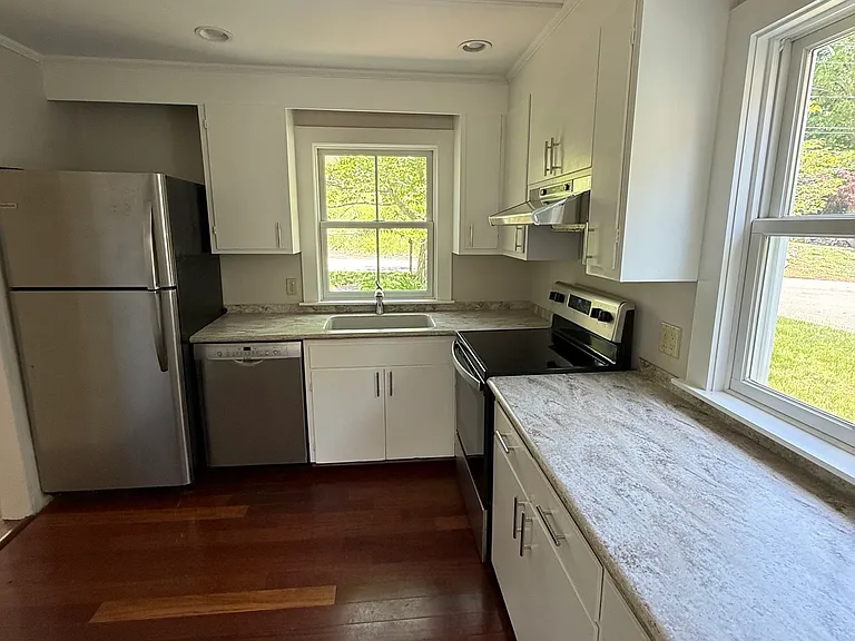 312 Ferry Rd — Photo 8