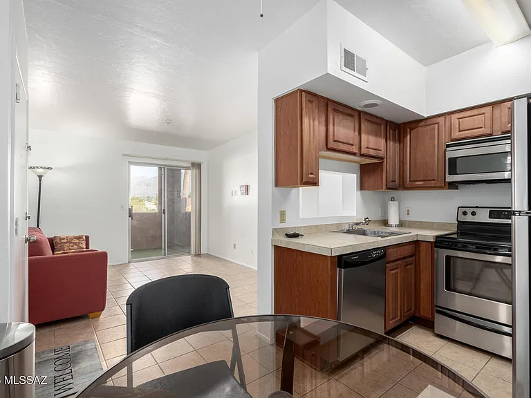 1810 E Blacklidge Dr #123 — Photo 10