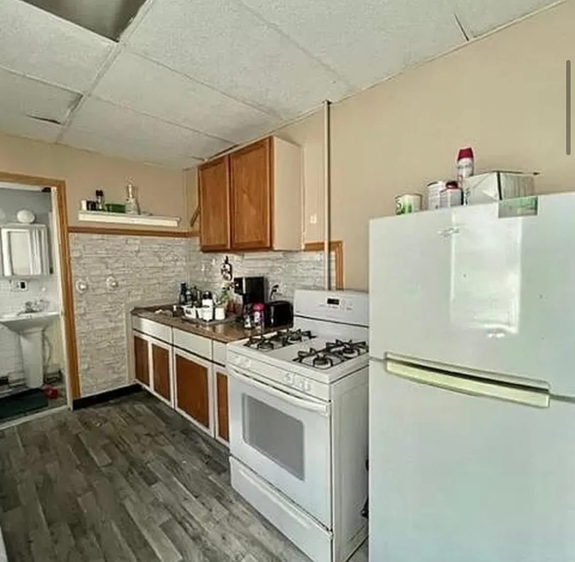 1 bed, 900 sqft, $1,200 — Photo 3