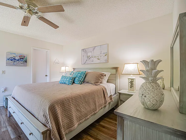 340 S Waverly Pl #8B — Photo 16