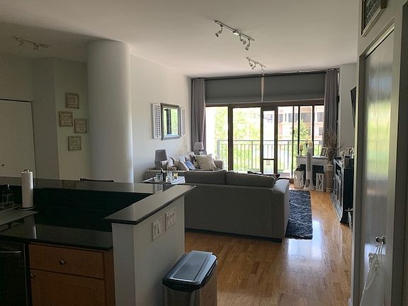 3rd image of 1322 S Prairie Ave Unit 308