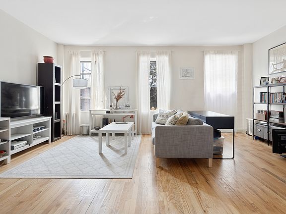 3rd image of 167 Park Pl APT 4