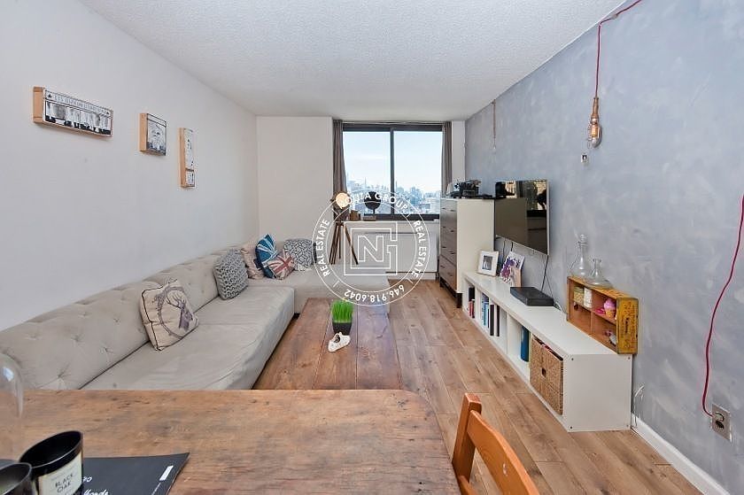 1st image of 376 Broadway APT 22C