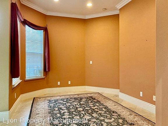 3rd image of 5817 Oak Place Ct