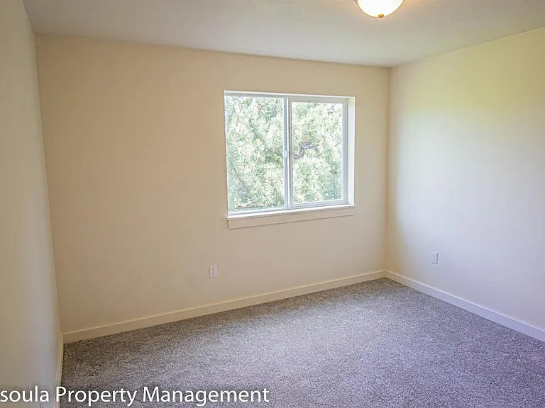 American Way Apartments — Photo 4