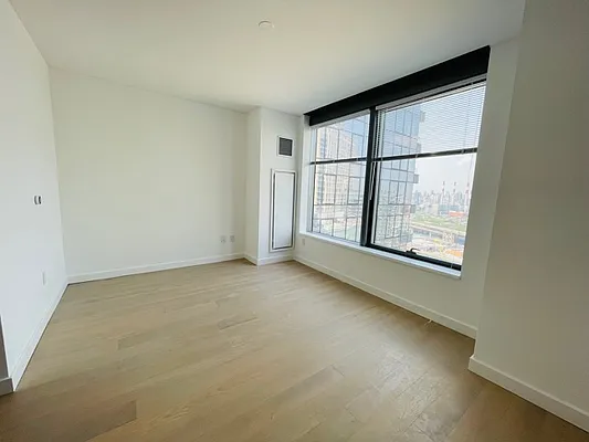 Rented by Square Realty Global Inc | media 23