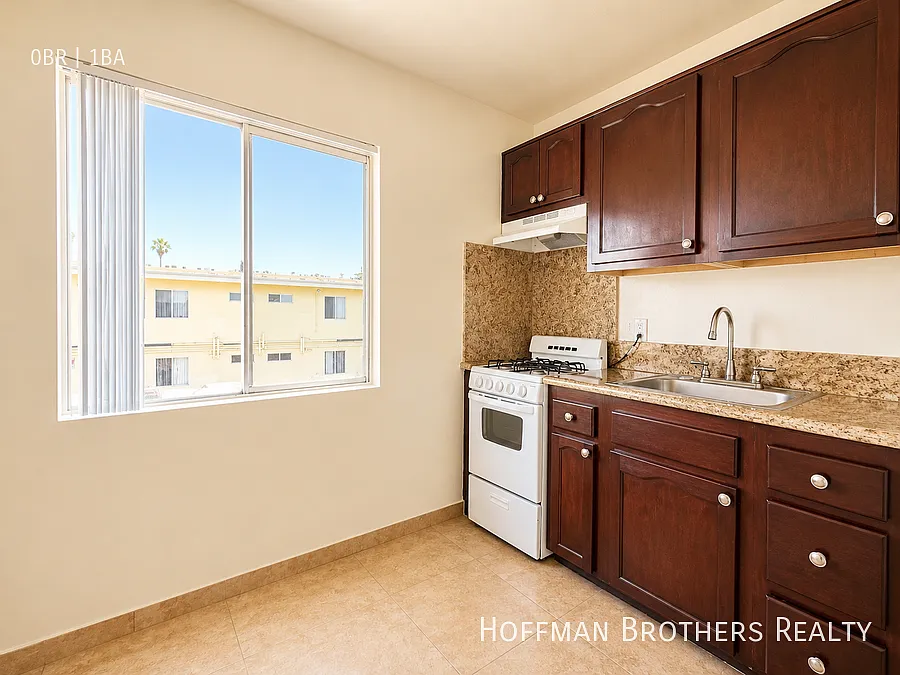 7357 Sepulveda Blvd Van Nuys, CA 91405 — Photo 2