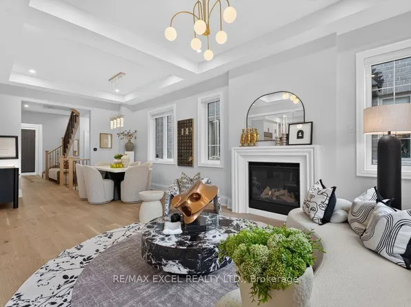 17 Cinquefoil St, Richmond Hill, ON L4E 1J9
