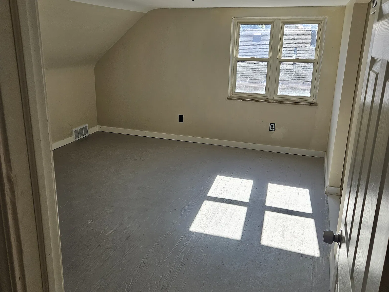 3 bed, 1700 sqft, $1,980 — Photo 2