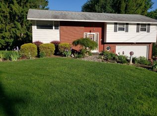 33 Zelenke Dr, Wynantskill, NY 12198