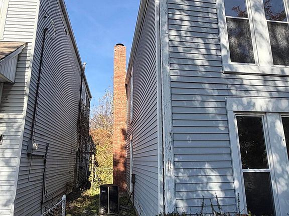 2nd image of 2411 W Chestnut St