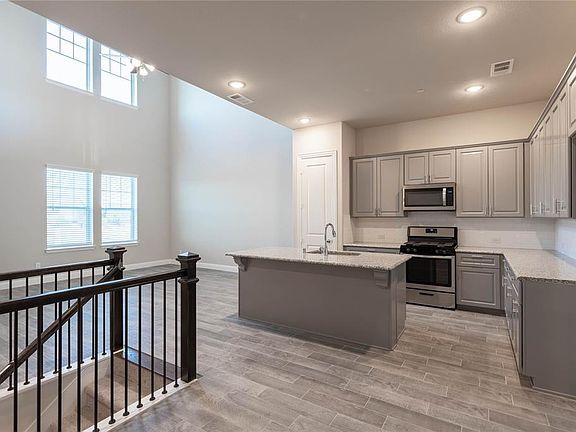 3rd image of 8131 Snowmass Dr