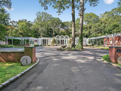 156 Horseshoe Rd, Mill Neck, NY, 11765