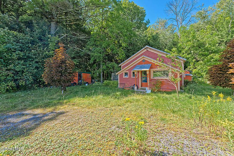 2nd image of 264 Finley Road