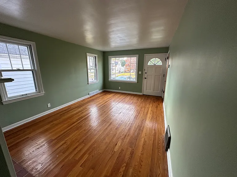 151 Clifton Dr — Photo 3