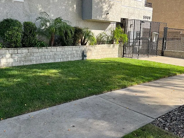 5908 Cedros Ave #6 — Photo 11