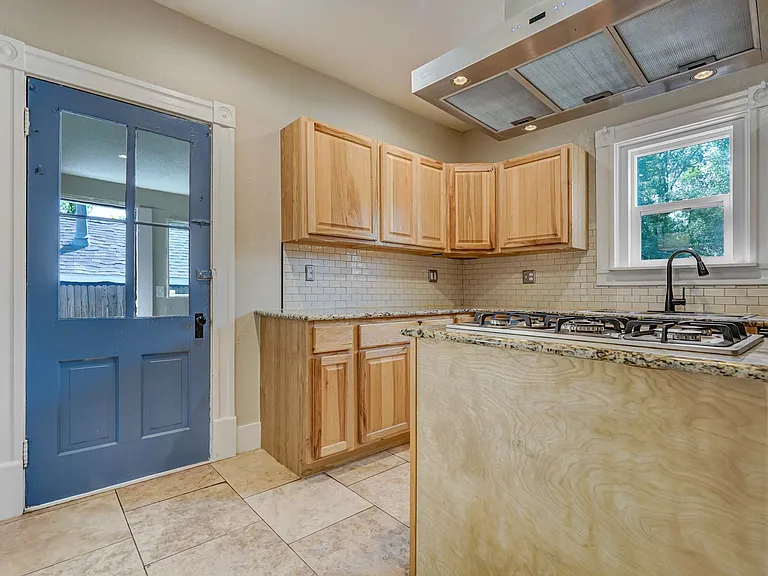 14 N Walnut St — Photo 5