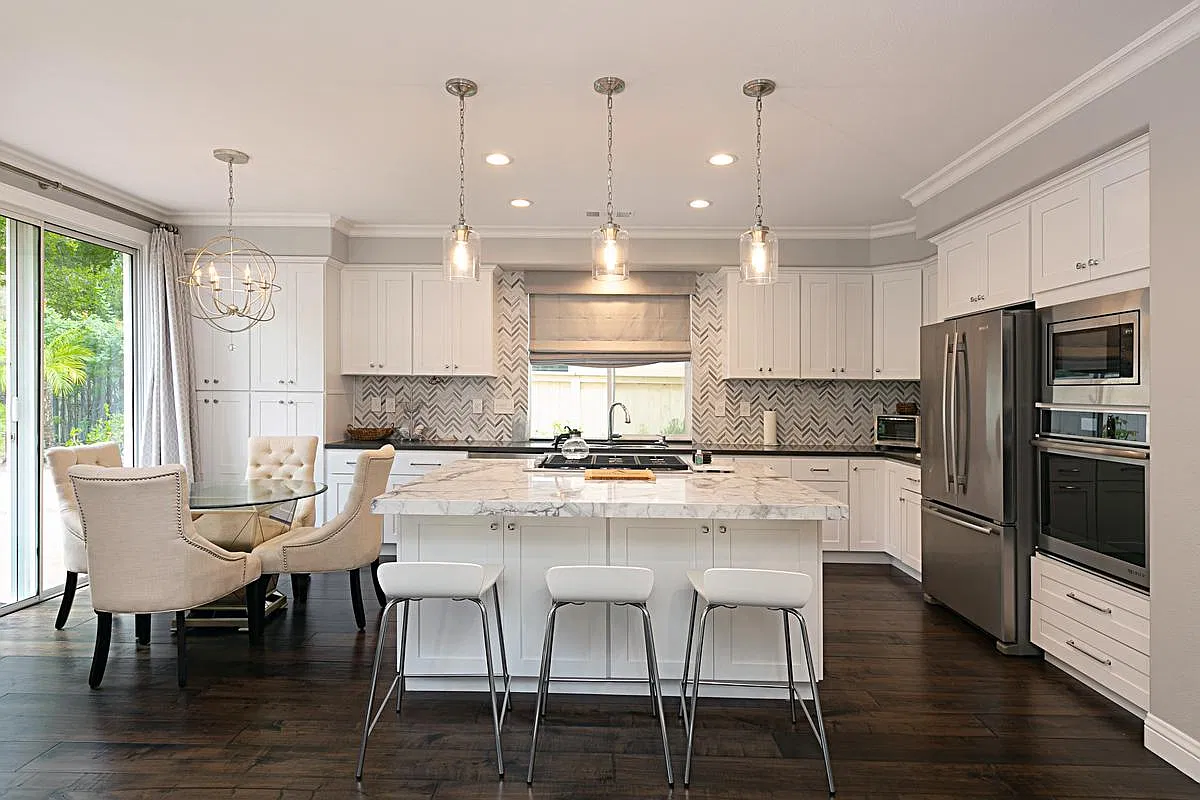 4 bed, 2.5 bath, 2677 sqft, $6,200 — Photo 3