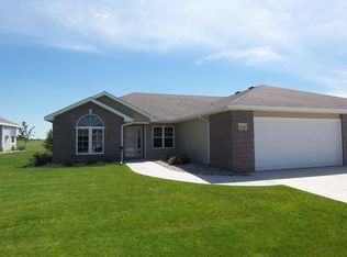 2024 Palisades Ln, Watertown, SD 57201