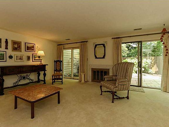 4th image of 4952 Windridge Dr