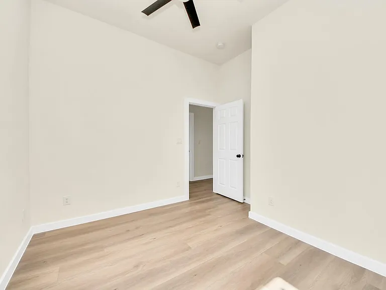 8025 Peachtree St #B — Photo 28