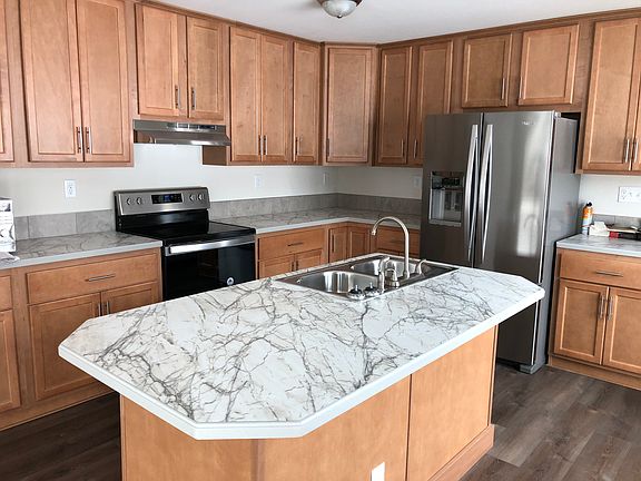 Kitchen area. Range, fridge/freezer, dishwasher, and garbage disposal included