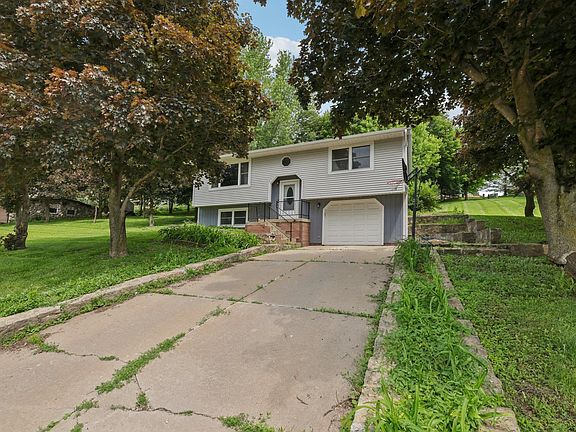 4th image of 215 Valders Blvd